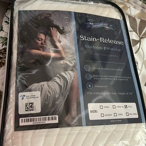 Safe and sound full size stain release mattress protector